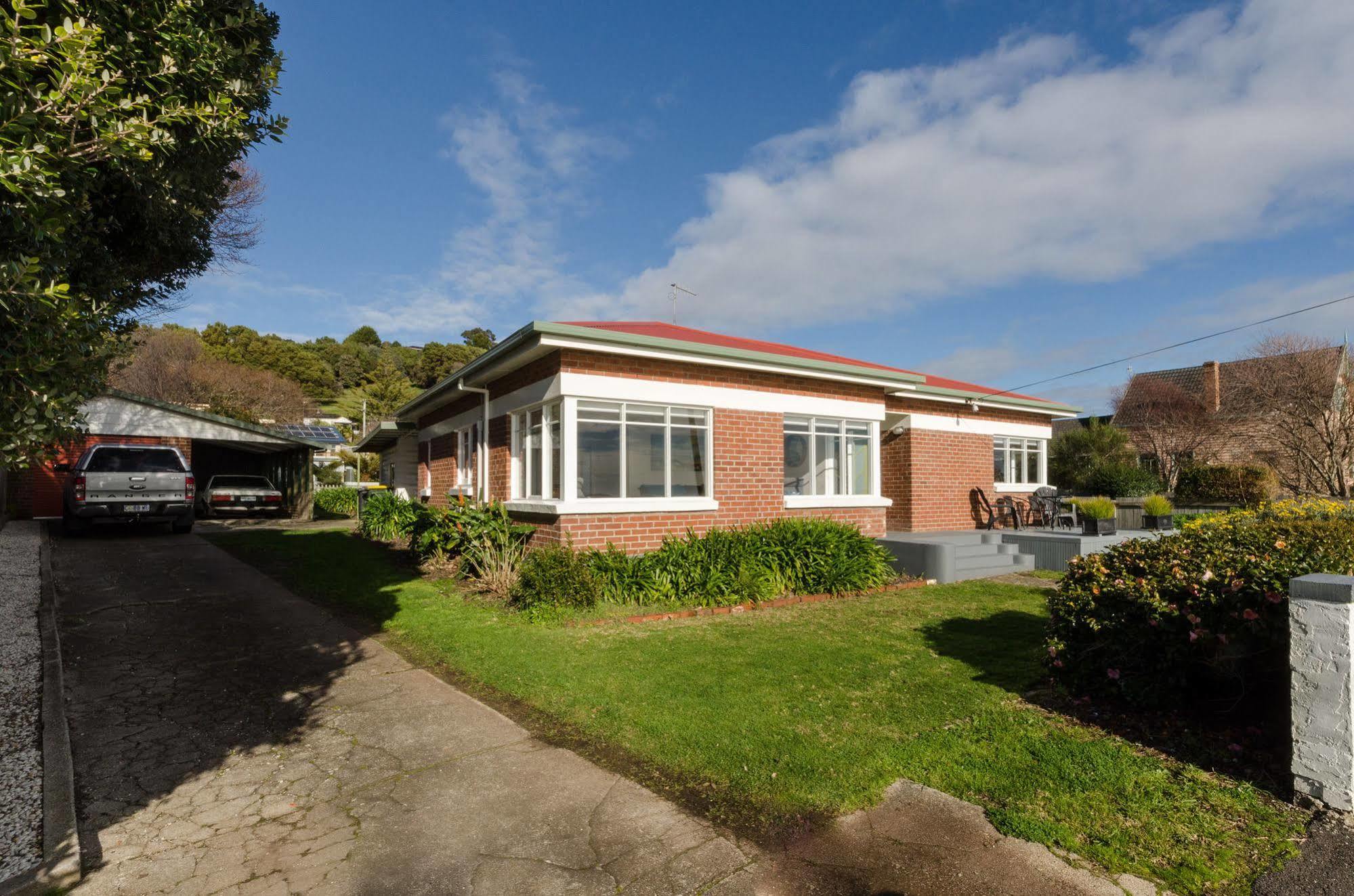 Villa Sunrise At Penguin Exterior foto